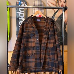 Men’s heavy wool Pendleton button jacket